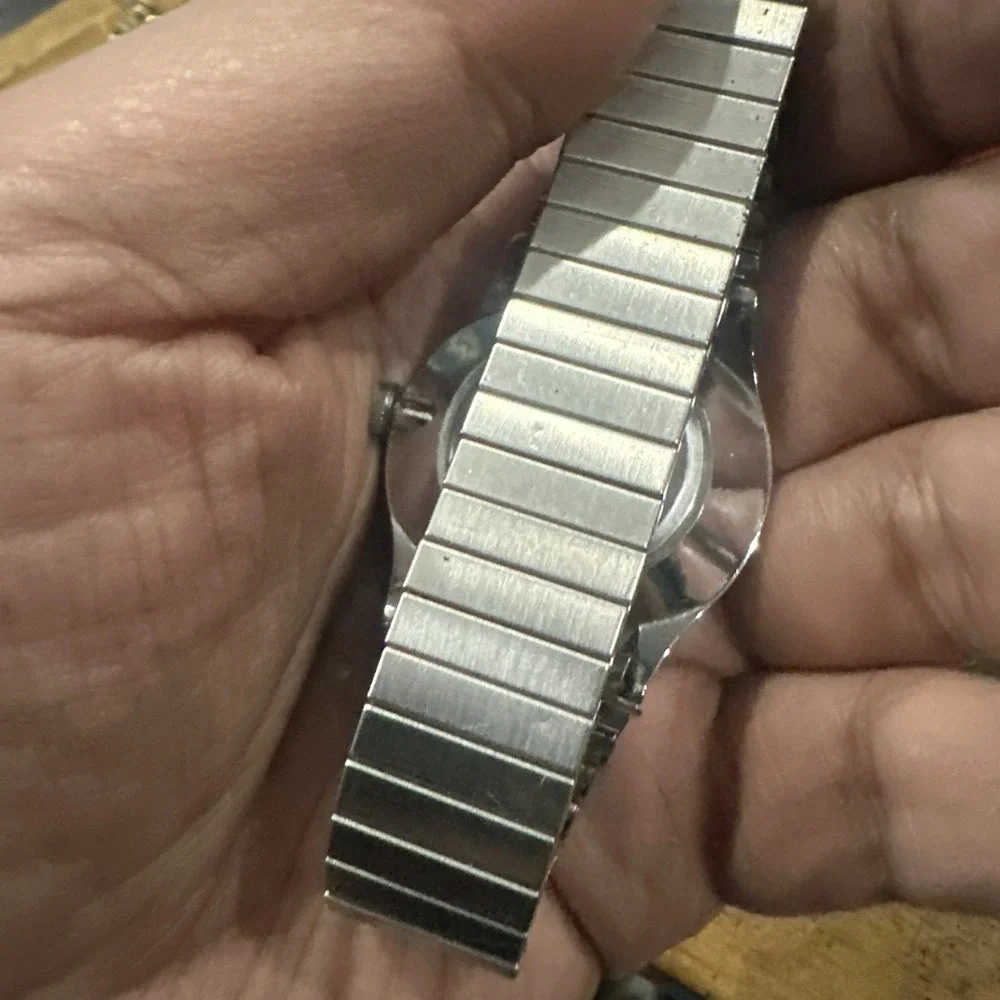 Working Vtg Timex Manual Wind 34mm Mens Watch Silver Tone Works Fine Fit 7.5
